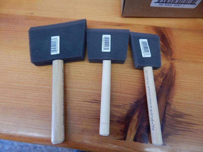 lot 23 image: Lot of Foam Paint Brushes
