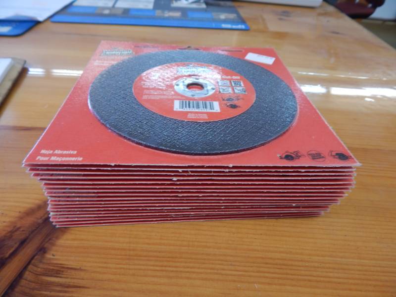 lot 37 image: 7 Metal Cut Off Blades