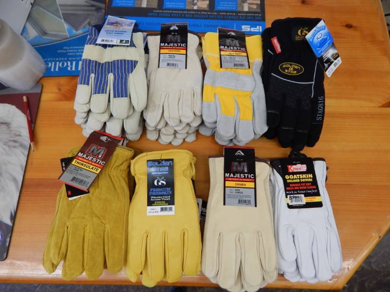 lot 61 image: Lot of 22 Gloves - Size Large