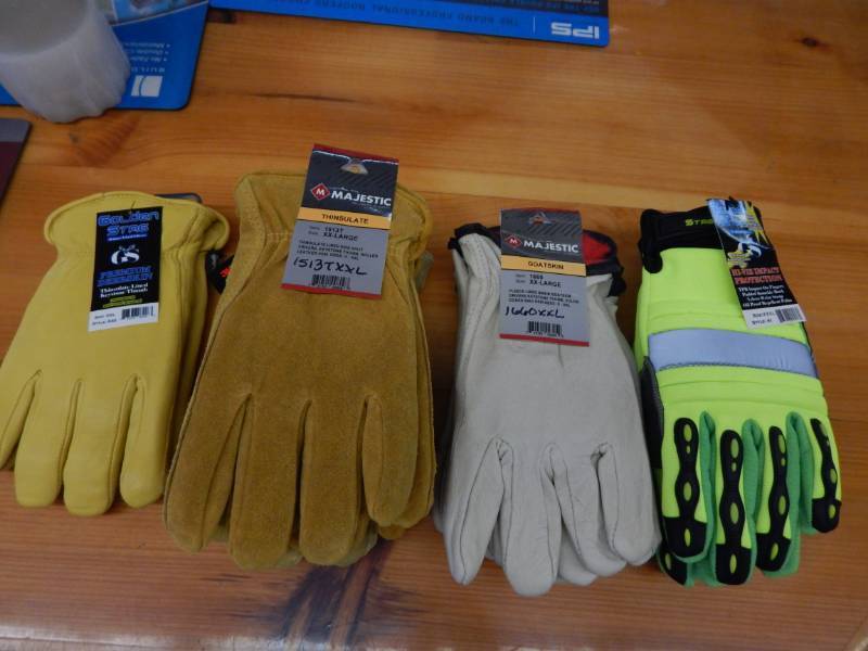 lot 69 image: Lot of 9 Gloves - Size X-Large and 2X-Large