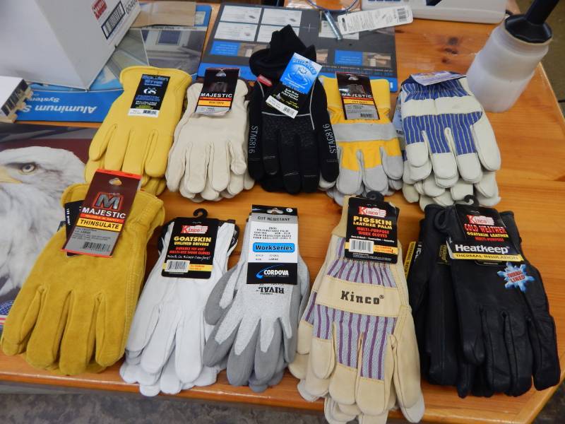 lot 74 image: Lot of 24 Gloves - Size Large