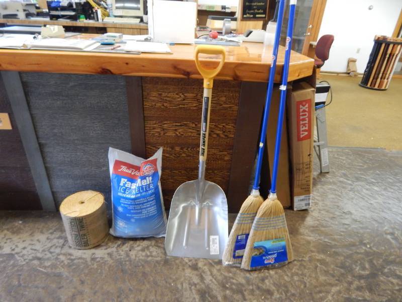 lot 80 image: Outdoor Necessities Lot