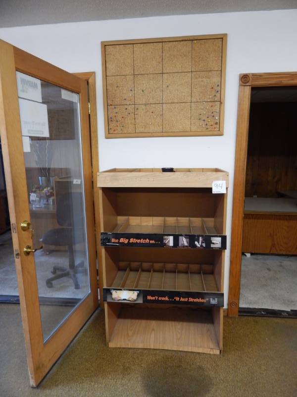 lot 94 image: Bulletin board and organizing rack