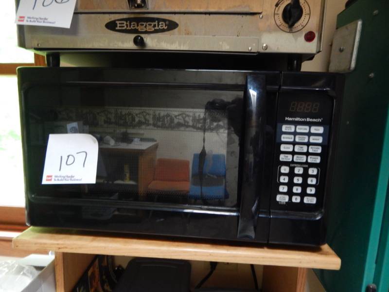 lot 107 image: Hamilton Beach Microwave Oven