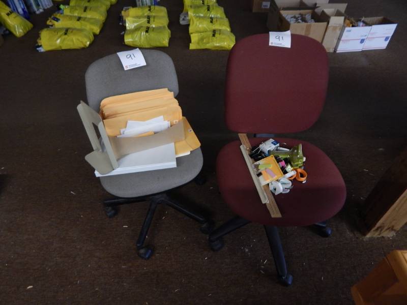 lot 91 image: 2 rolling desk chairs and office supply lot