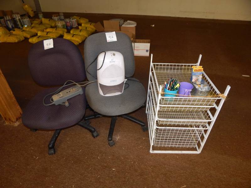 lot 92 image: 2 rolling desk chairs, metal file drawer, dehumidifer and office supply lot