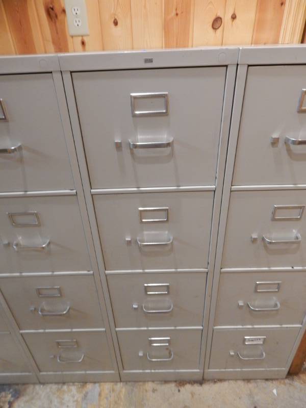 lot 114 image: Hon 4 Drawer Filing Cabinet