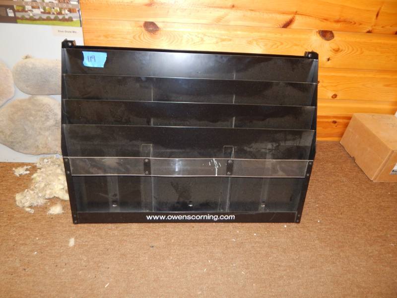 lot 119 image: Metal Tabletop Display Rack