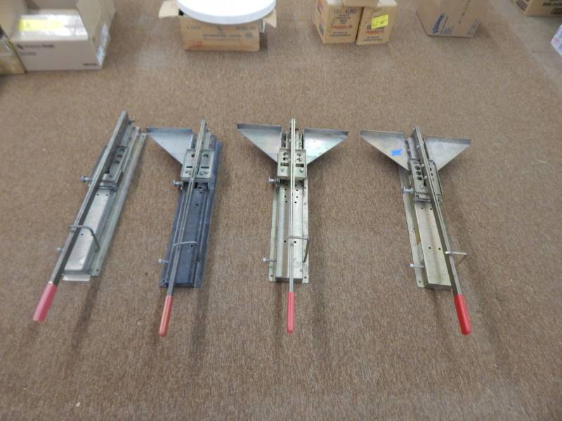 lot 216 image: Siding and Soffit Cutting Tools