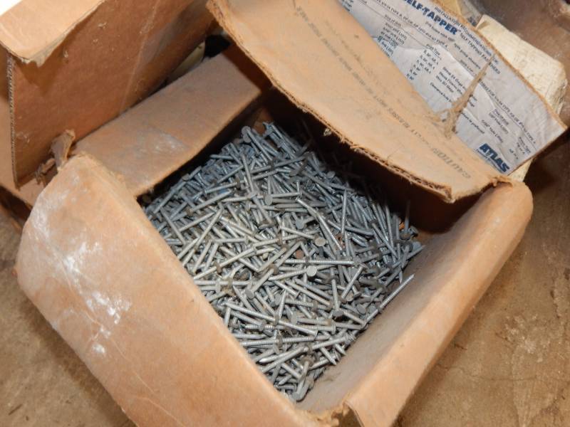 lot 228 image: Pallet of nails