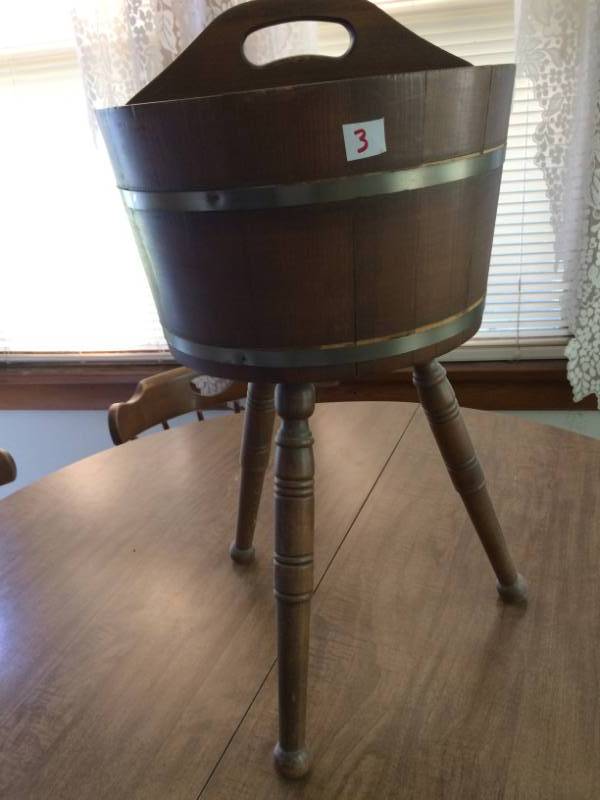 lot 3 image: Wooden Divided Stand