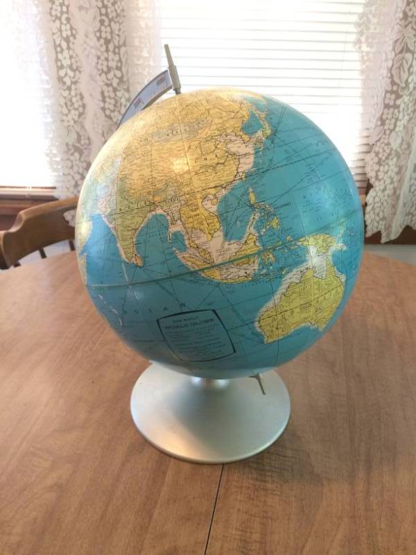 lot 8 image: Globe