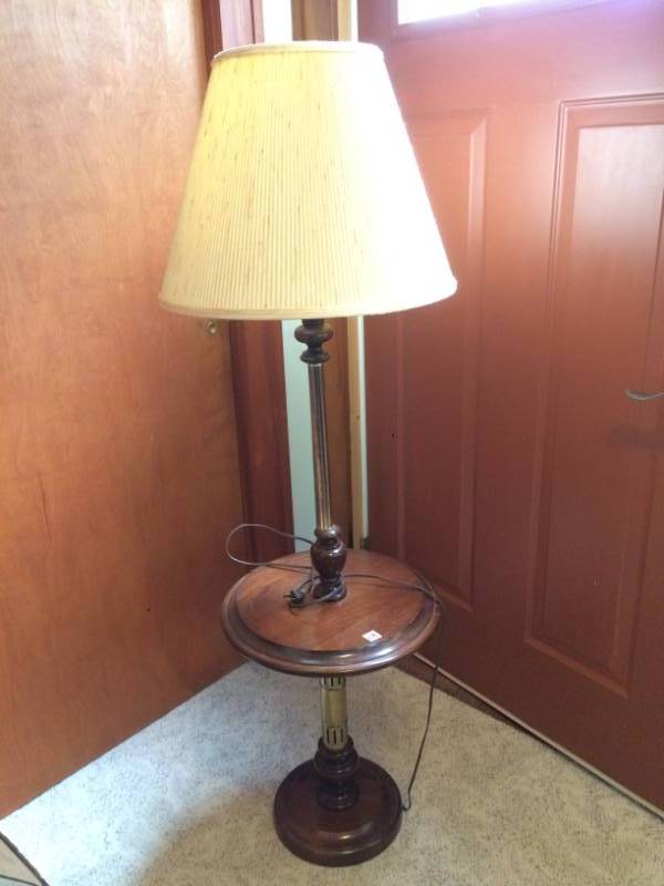 lot 14 image: End Table Lamp