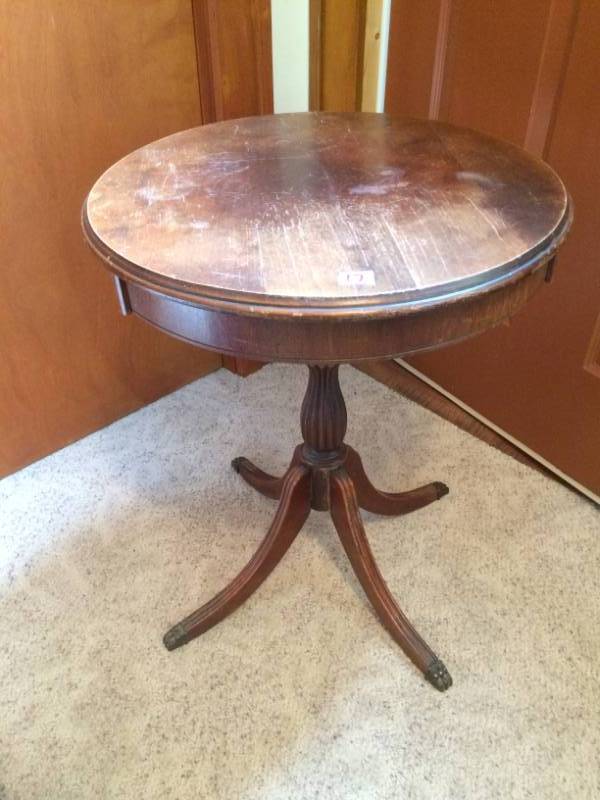 lot 17 image: Round End Table
