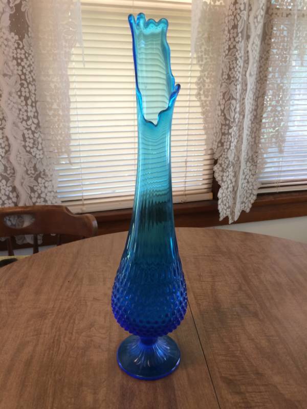 lot 33 image: Decorative Glass