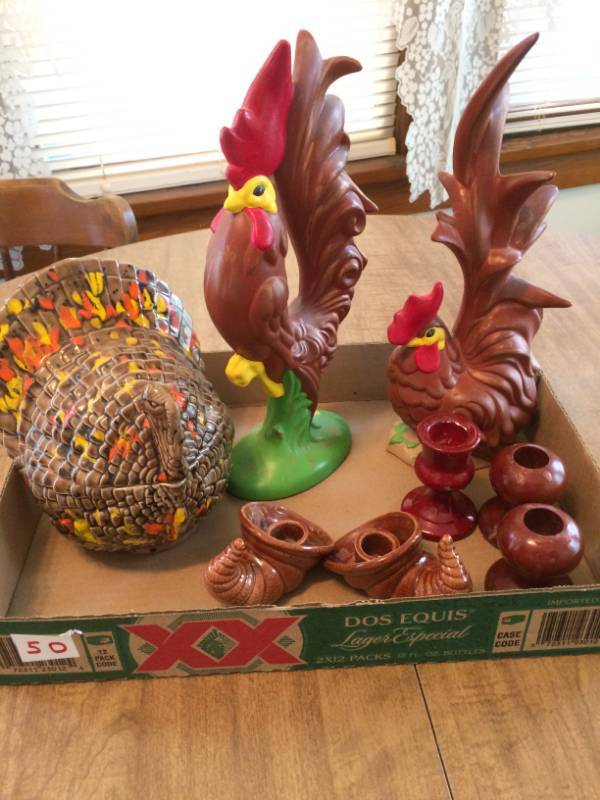 lot 50 image: Assorted Kitchen Decorations