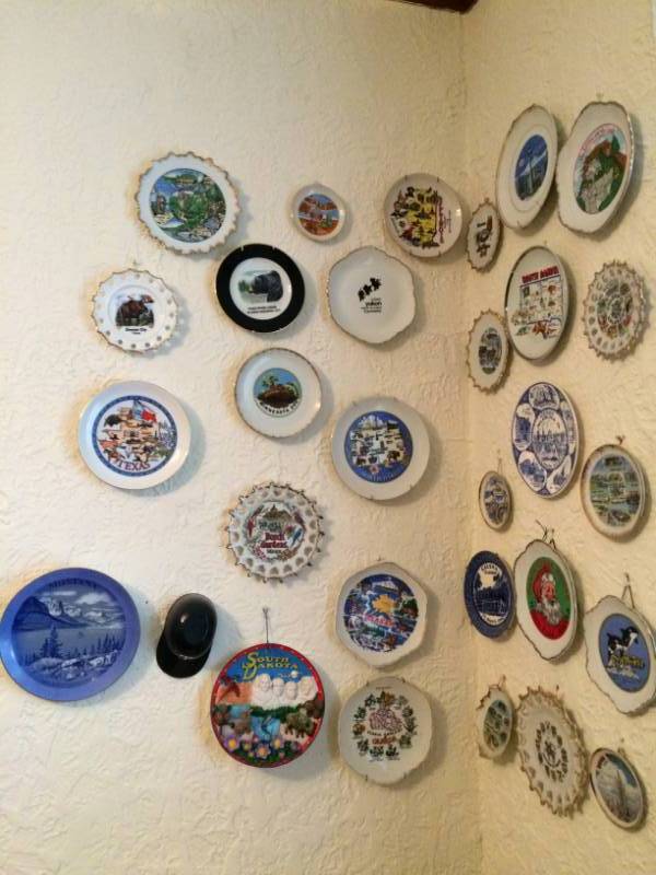 lot 43 image: Decorative State Plates