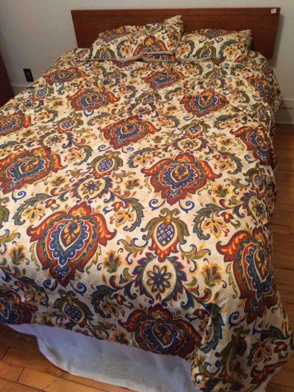 lot 94 image: Full Size Bed and Frame