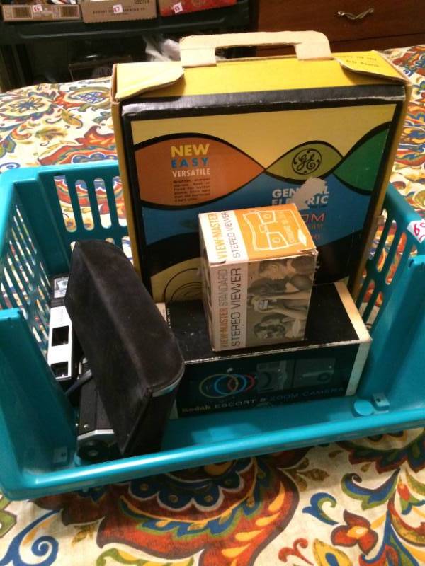 lot 69 image: Vintage Cameras and Accessories