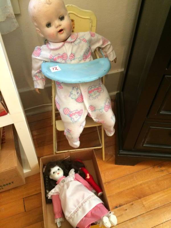 lot 72 image: Dolls