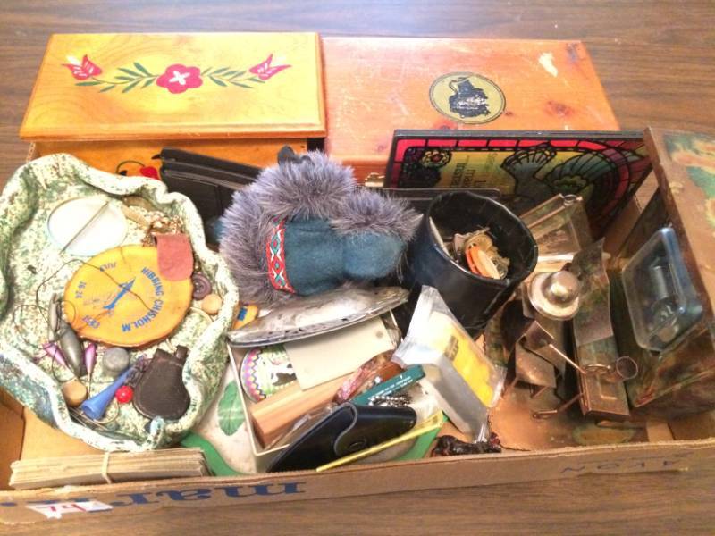 lot 74 image: Assorted Household Items
