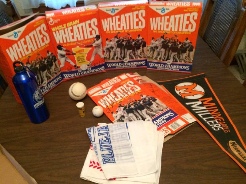 lot 81 image: Sports Collectibles - Wheaties MN Twins Boxes with Autographs