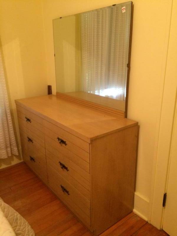 lot 97 image: 6 Drawer Dresser with Mirror