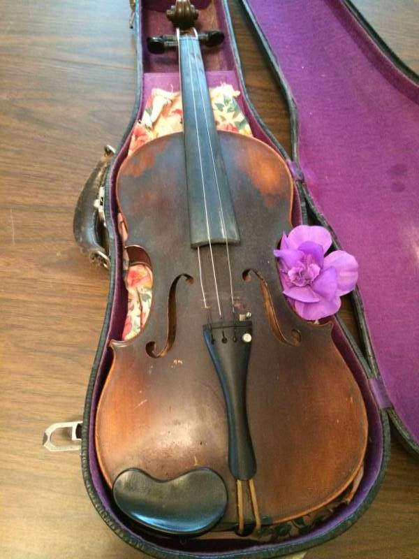 lot 101 image: Violin, Music Stand and More