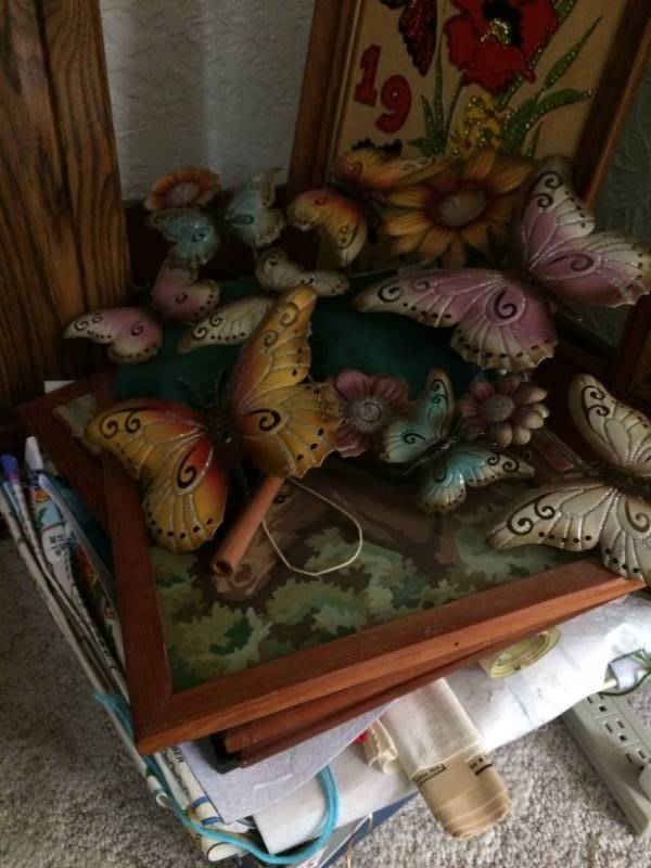 lot 25 image: Assorted Wall Hangings