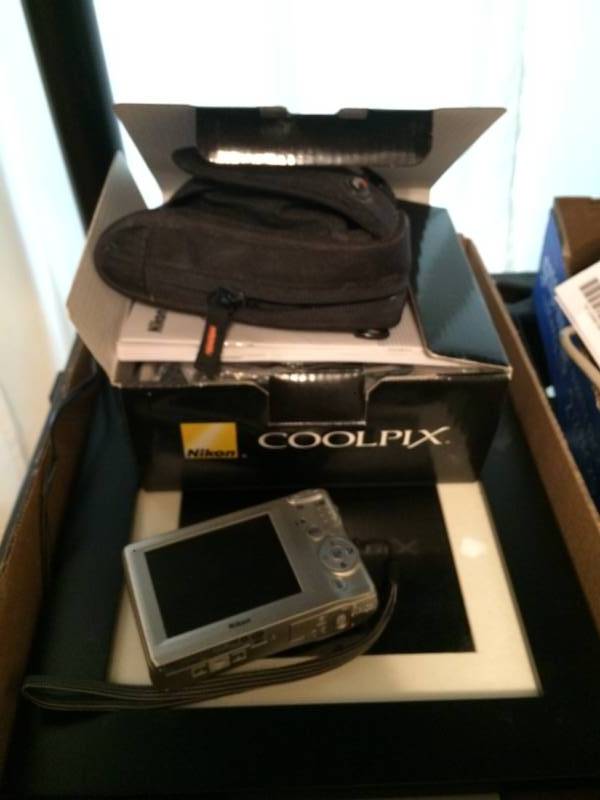 lot 83 image: CoolPix Camera and Digital Photo Frame