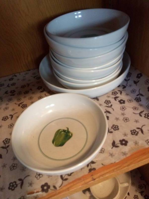 lot 107 image: Corning Dishes Set