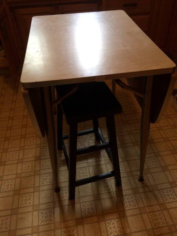lot 119 image: Table