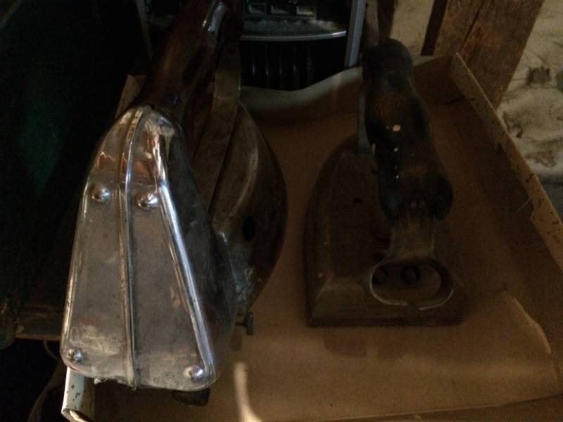 lot 130 image: 2 Vintage Irons