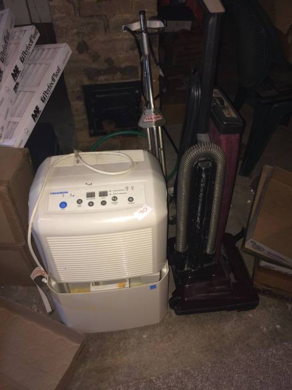 lot 150 image: Vacuum and Dehumidifier
