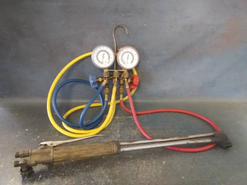 lot 17 image: Pressure Gauge and Welding Torch