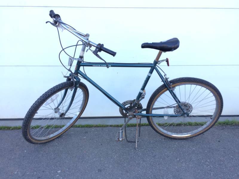 lot 22 image: Galaxy Trailblazer ATB Bicycle