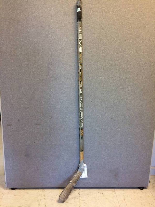 lot 25 image: Easton Hockey Stick