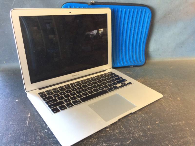 lot 31 image: Apple Macbook Air with Neoprene Case