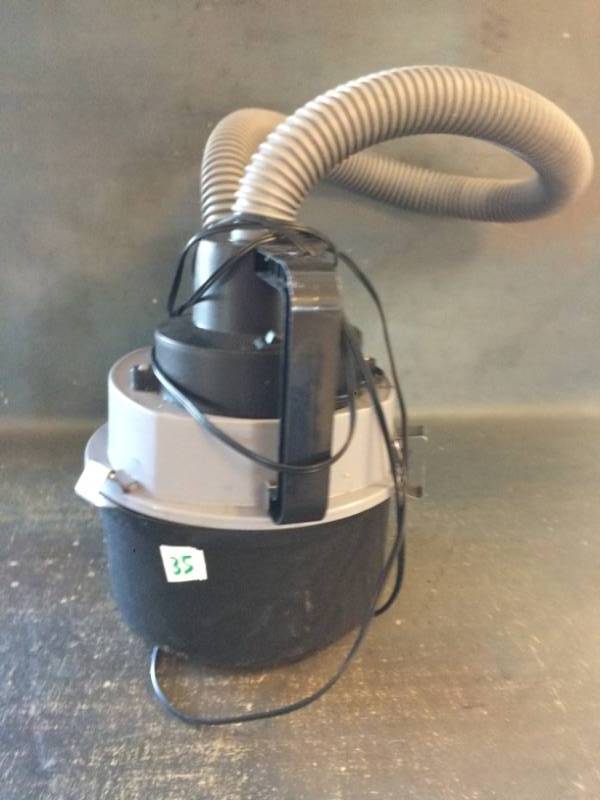 lot 35 image: Small Car Vacuum