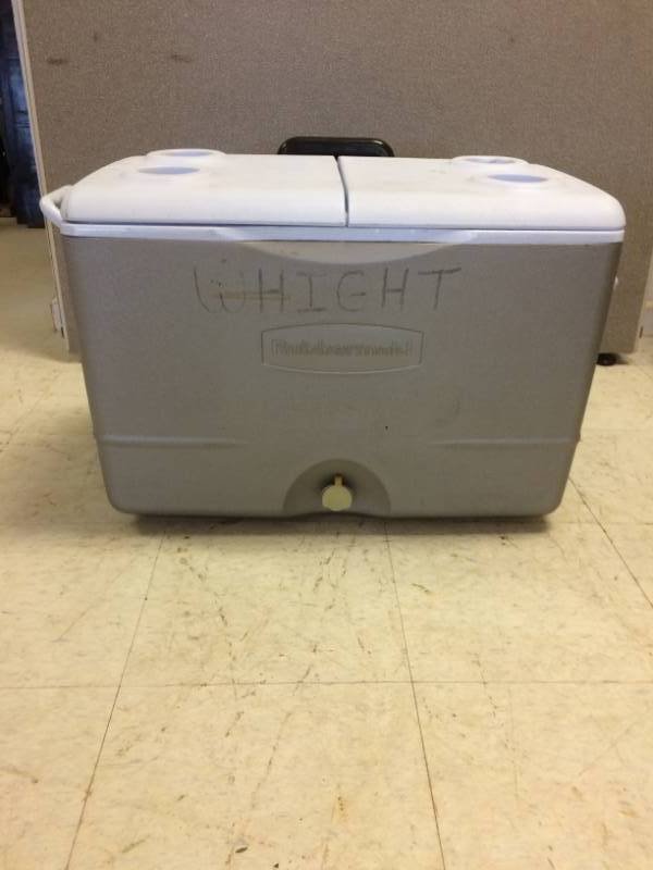 Rubbermaid 45 qt wheeled hot sale cooler