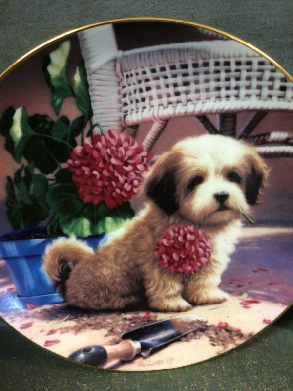 lot 56 image: Hamilton Collection Decorative Plates, Puppy Playtime