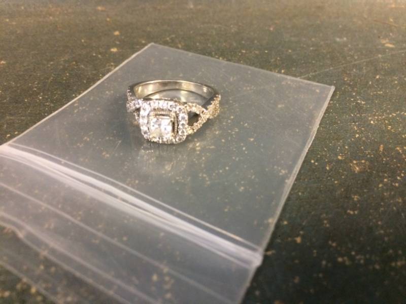 lot 68 image: Diamond Engagement Ring