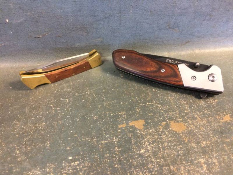 lot 69 image: Pocket Knifes