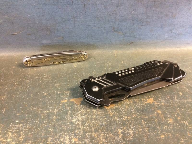 lot 73 image: Pocket Knives