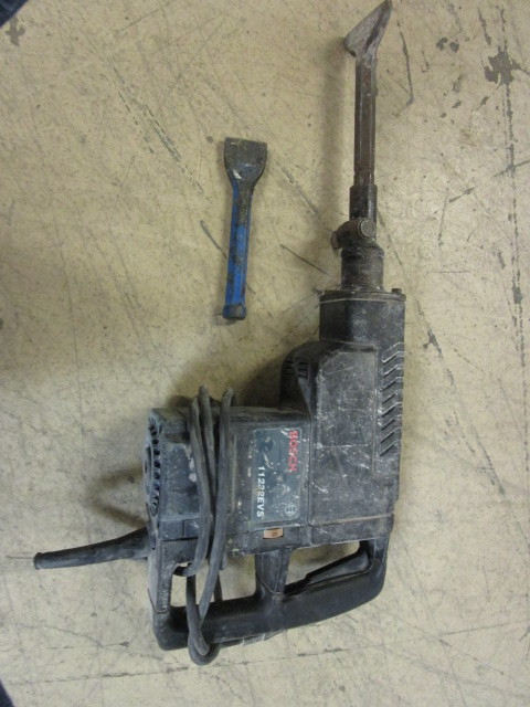 lot 711 image: BOSCH CHIPPING HAMMER