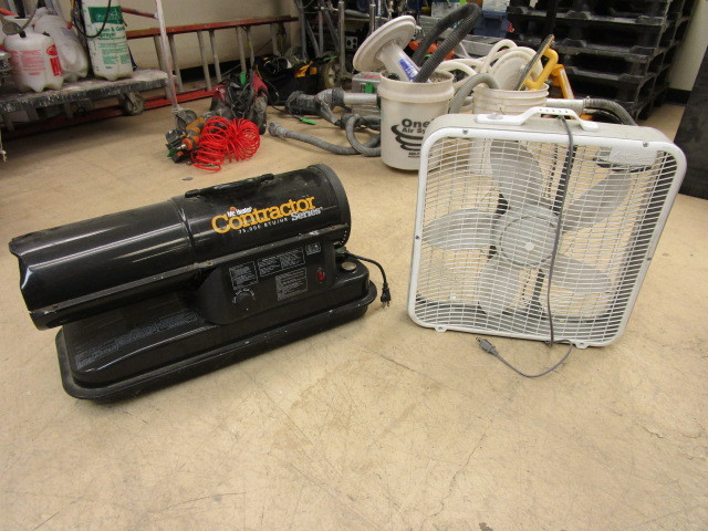 lot 716 image: MR. HEATER KEROSENE HEATER AND AEROSPEED BOX FAN