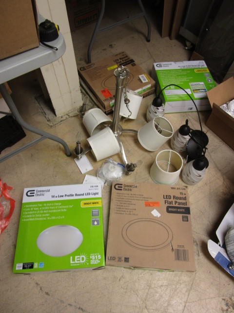 lot 723 image: LIGHTING FIXTURES