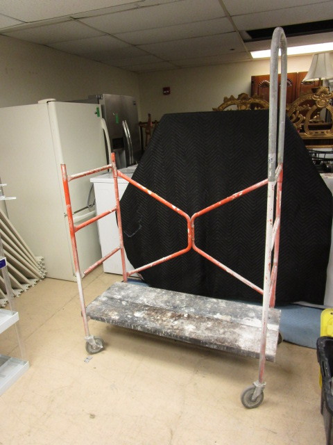 lot 731 image: WHEELED PAINTERS STAND