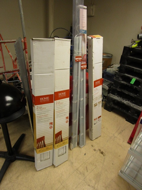 lot 722 image: WINDOW BLINDS