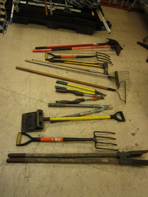 lot 740 image: YARD TOOLS